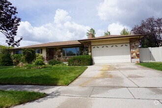 Building Photo - 1451 Knollwood Dr