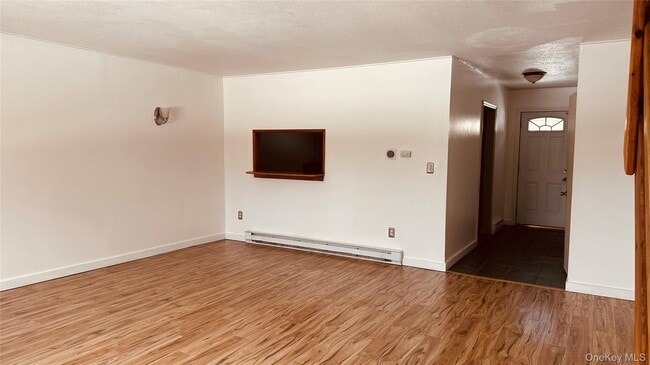 Building Photo - 881 Albany Post Rd