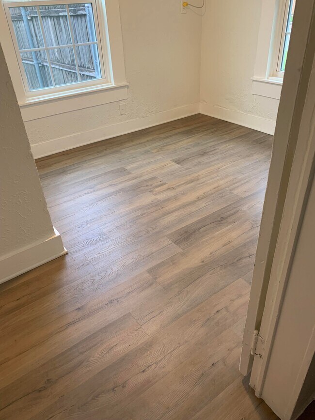 Foto del edificio - 714 N Walnut St