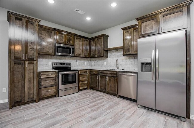 Foto del edificio - 1903 Azlin Pl