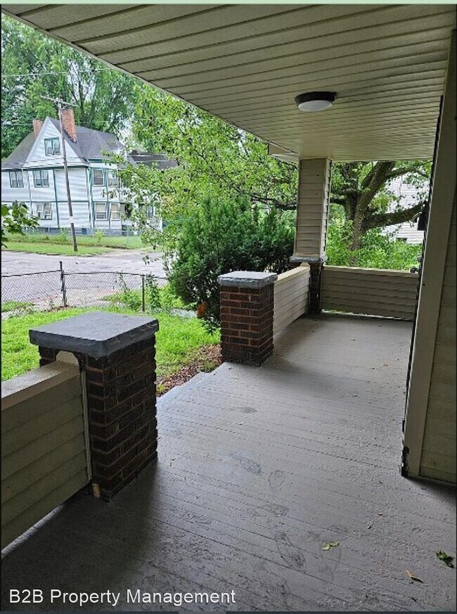 Building Photo - 4 br, 1 bath House - 448 E 114th St