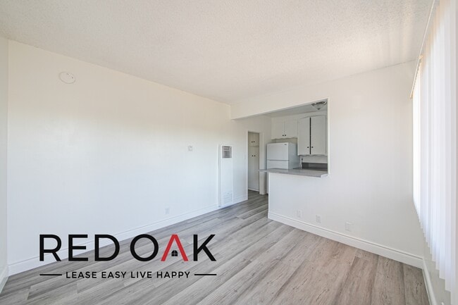 Foto del edificio - Lovely One Bedroom with a Spacious Open Fl...