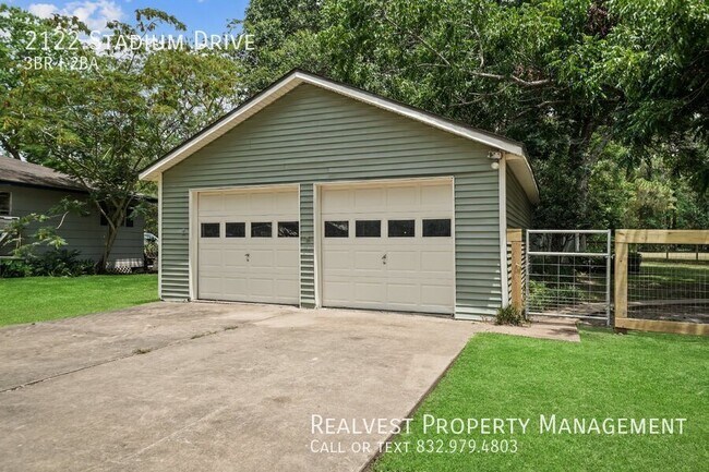 Building Photo - 2122 Stadium Dr