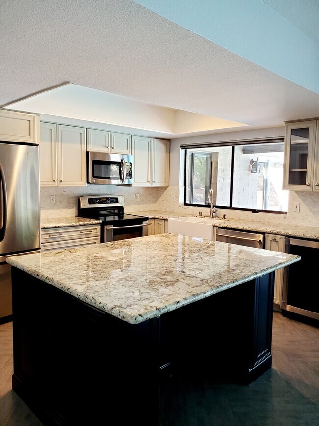 Foto del edificio - COMING SOON! NO HOA-Stunning 3 Bedroom wit...