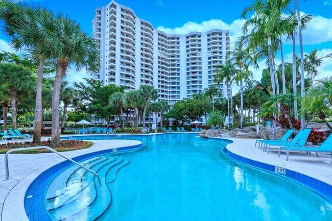 Foto del edificio - 3300 NE 192 St