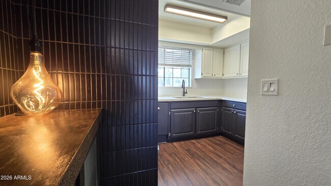 Foto del edificio - 15402 N 28th St