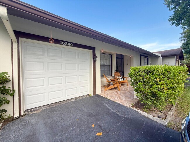 Foto del edificio - 15860 Laurel Oak Cir