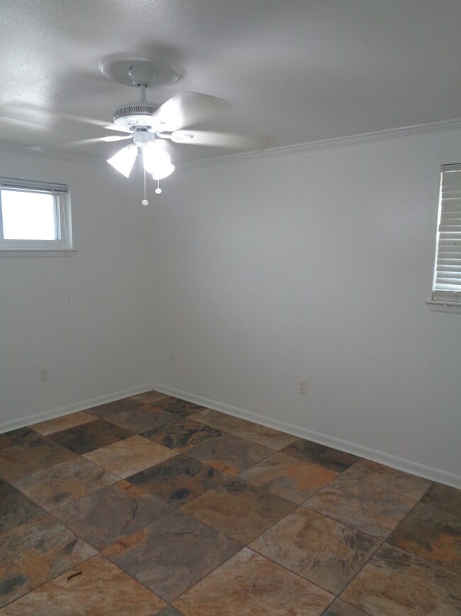 Building Photo - 709 Jennifer Jean Dr