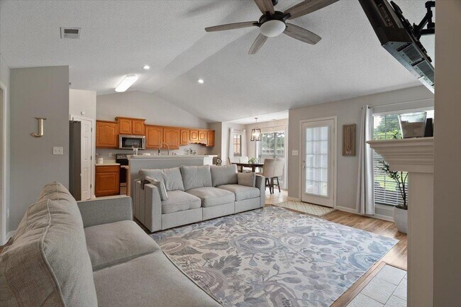 Foto del edificio - 11660 Mahogany Dr