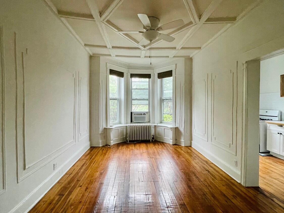 Primary Photo - 141 E 35th St