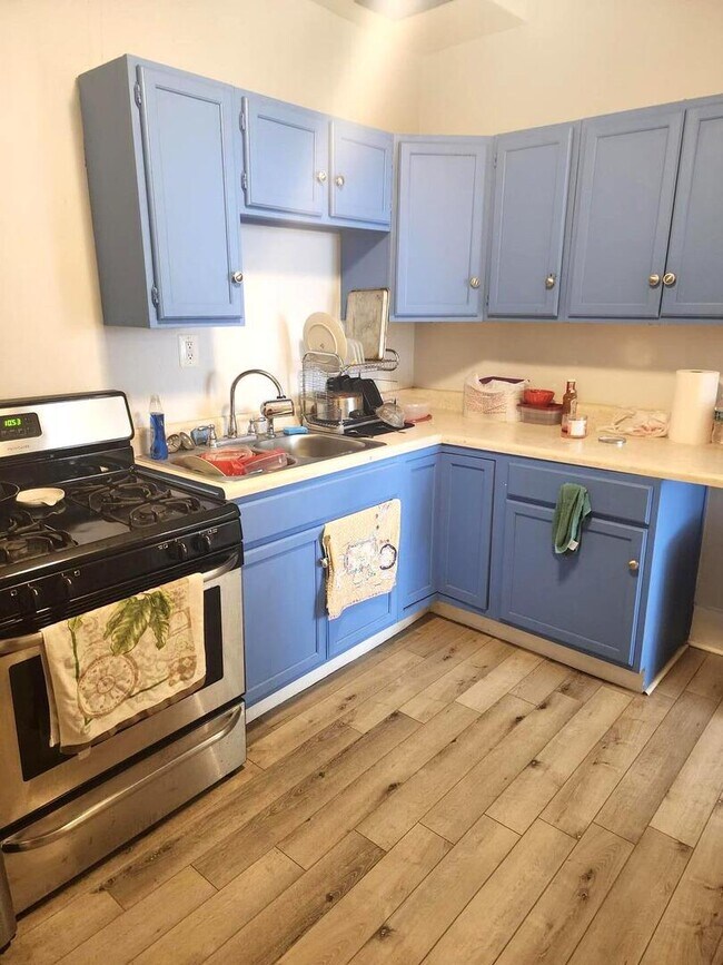 Foto del edificio - 3301 W Potomac Ave