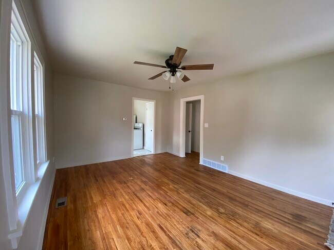 Foto del edificio - 4135 Lenox Ave