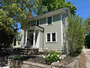 Building Photo - 707 E University St
