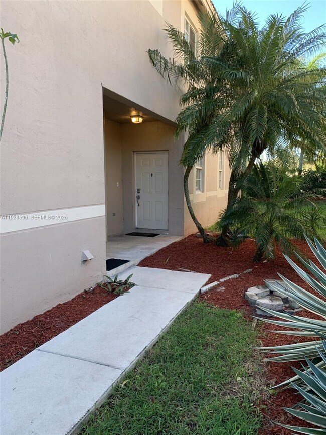 Building Photo - 2070 Madeira Dr