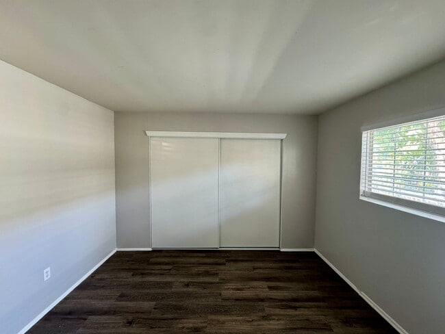 Building Photo - 17392 Queens Ln