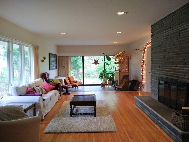 Building Photo - 6 Brightford Heights Rd