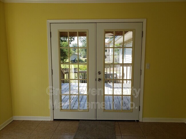 Building Photo - 8229 Providence Rd