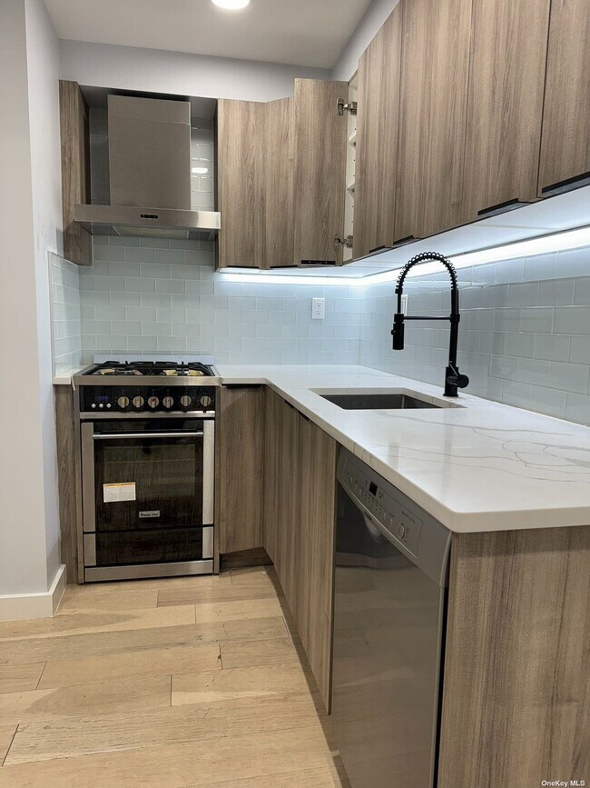 Foto del edificio - 37-32 89th St