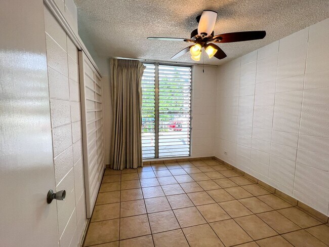 Building Photo - 1 BLOCK FROM WAIKIKI BEACH | 1 Bedroom | 1...