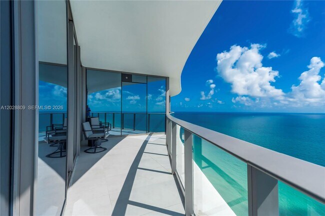 Foto del edificio - 15701 Collins Ave