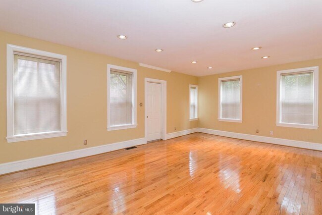 Foto del edificio - 1305 W 13th St
