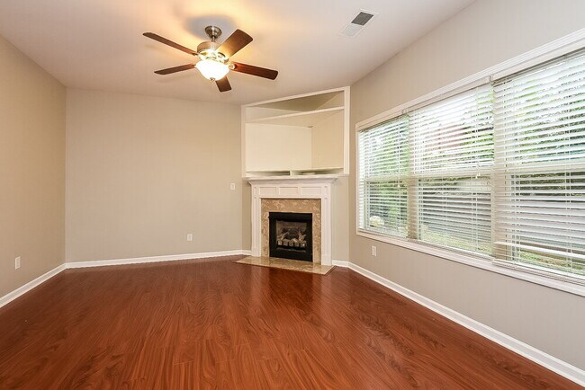 Foto del edificio - 215 Bethany Manor Ct
