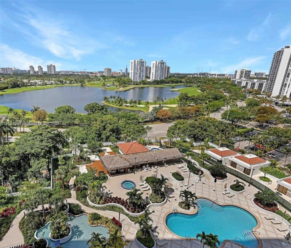 Foto principal - 20281 E Country Club Dr
