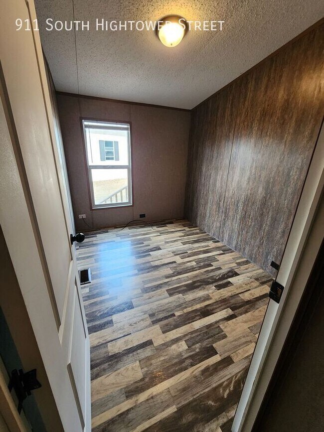 Foto del edificio - 911 S Hightower St