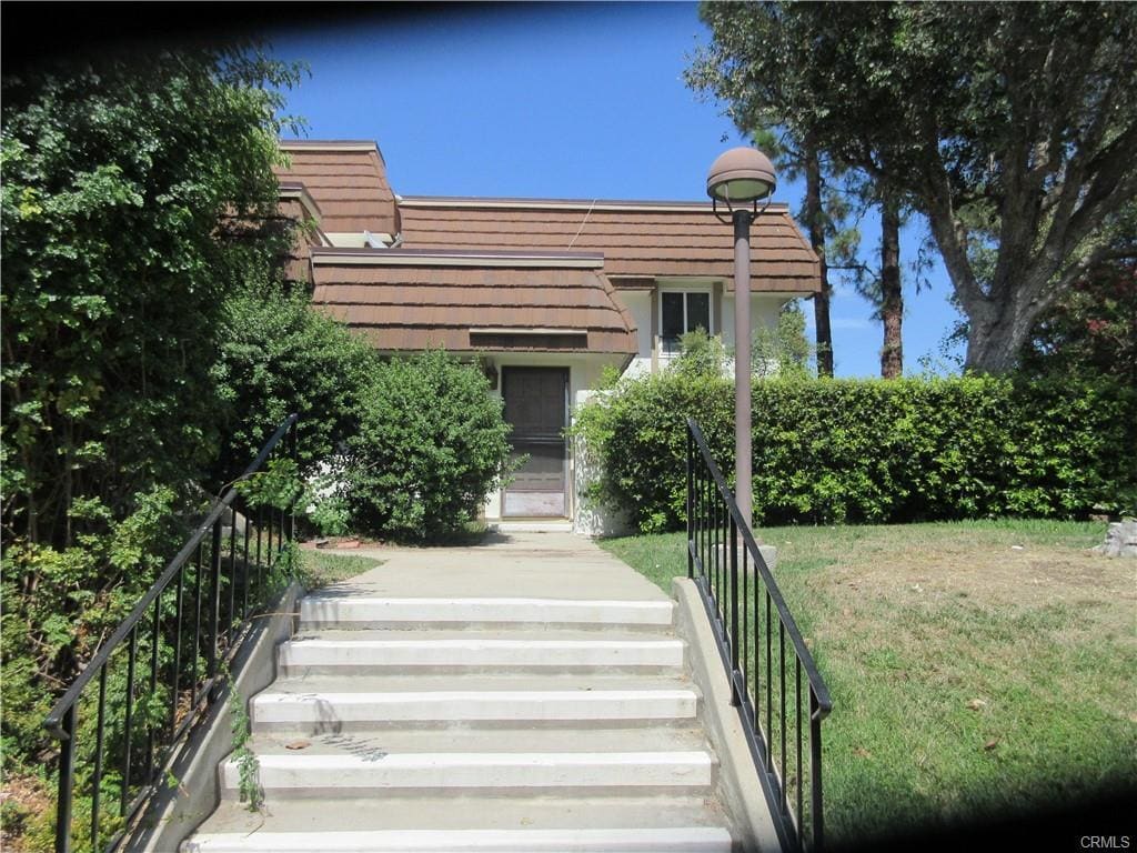 Primary Photo - 10020 Larwin Ave