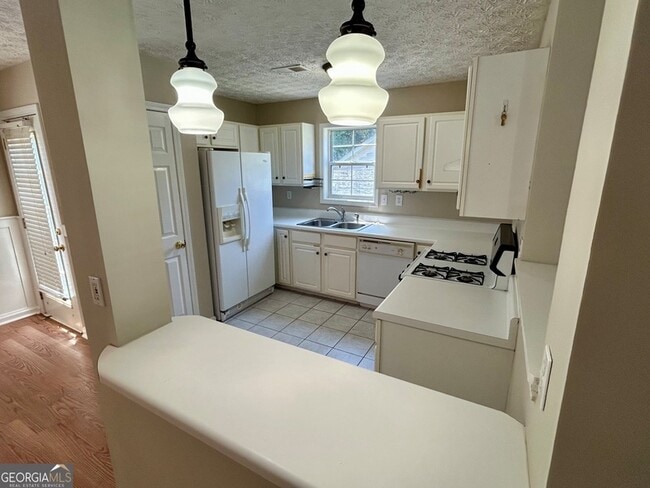 Foto del edificio - 1061 Athena Ct