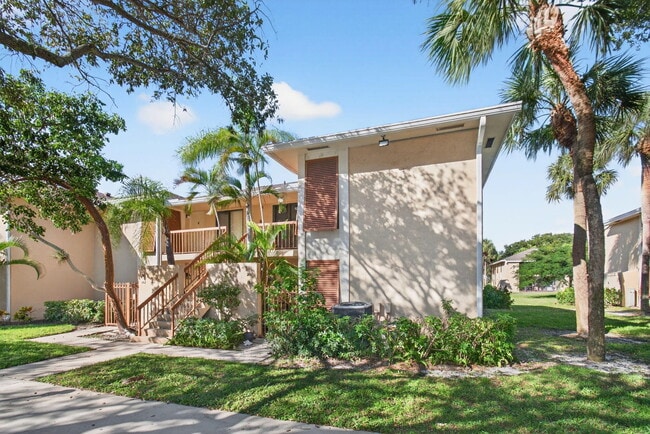 Building Photo - 3939 NE 5th Ave