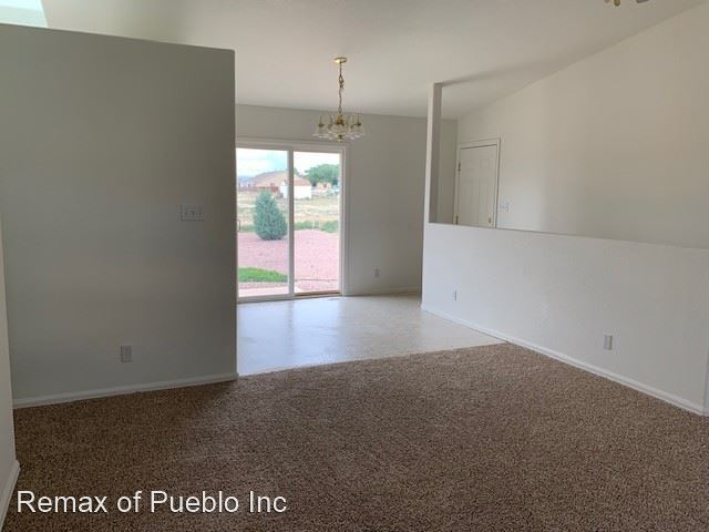Building Photo - 827 S Sweetwater Dr