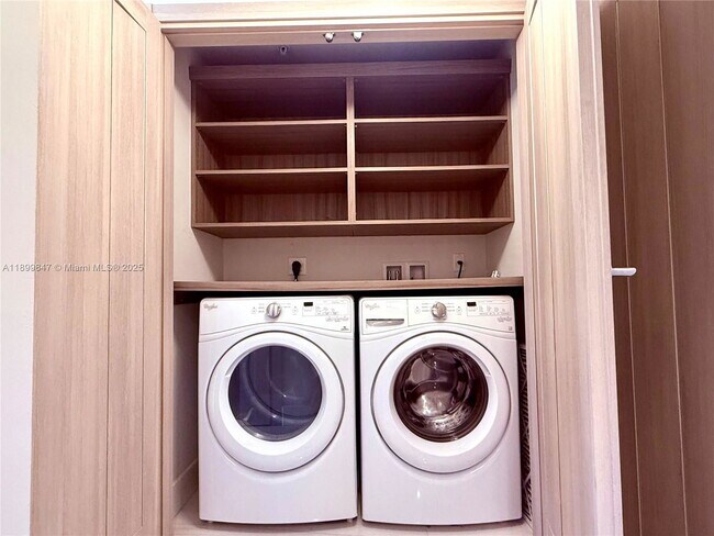 Foto del edificio - 17111 Biscayne Blvd