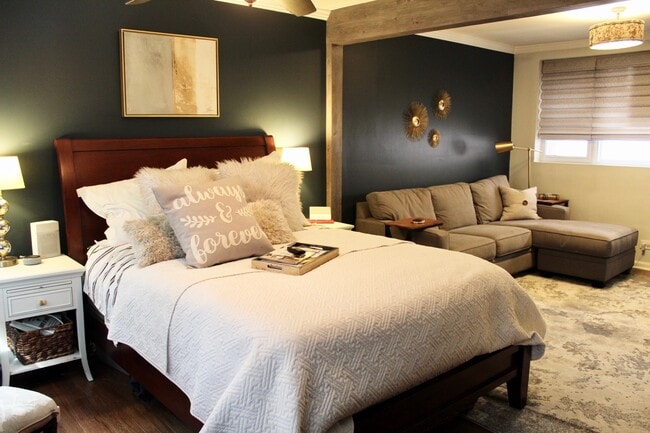 Main Bedrrom - 433 W Roscoe St Townhome
