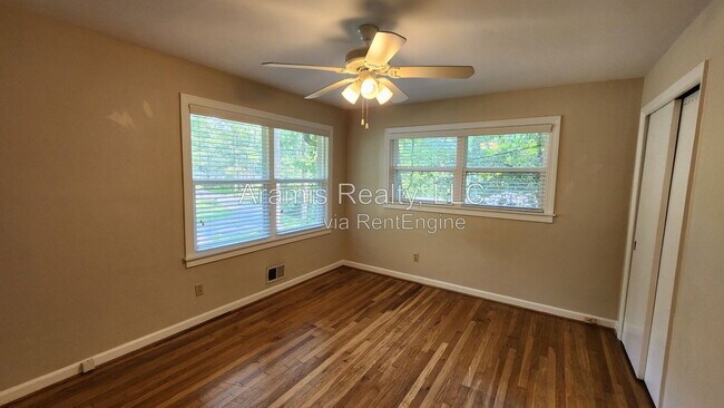 Building Photo - 1032 Homewood Ct