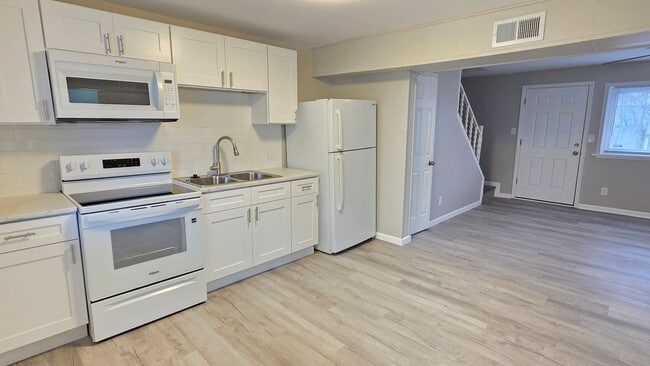 Building Photo - 33507 Berville Ct