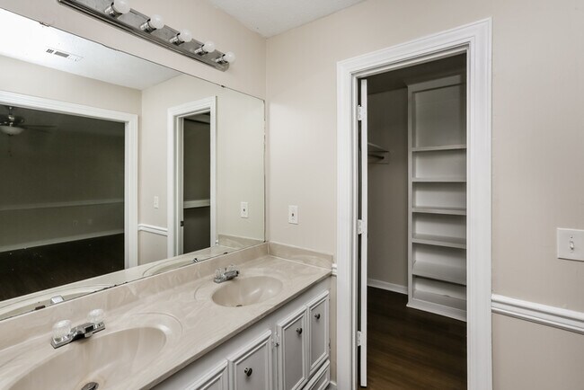 Foto del edificio - 516 Brentwood Dr