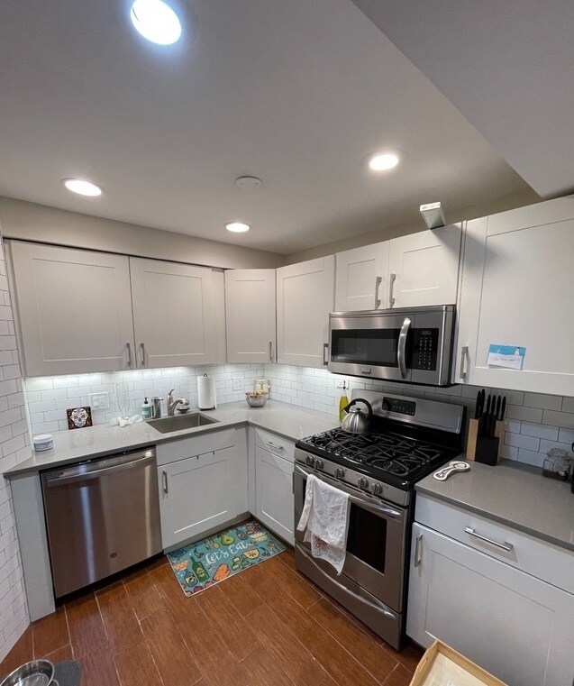 3430 N Elaine Pl Unit 4, Chicago, IL 60657 Condo for Rent in Chicago