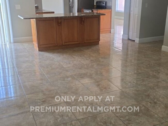 Foto del edificio - Spacious 4 bedrooms all one story home.
