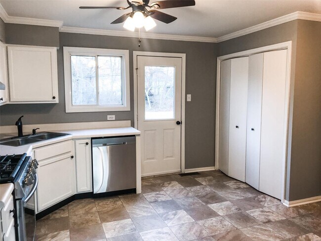 Foto del edificio - 231 Hillsdale Dr