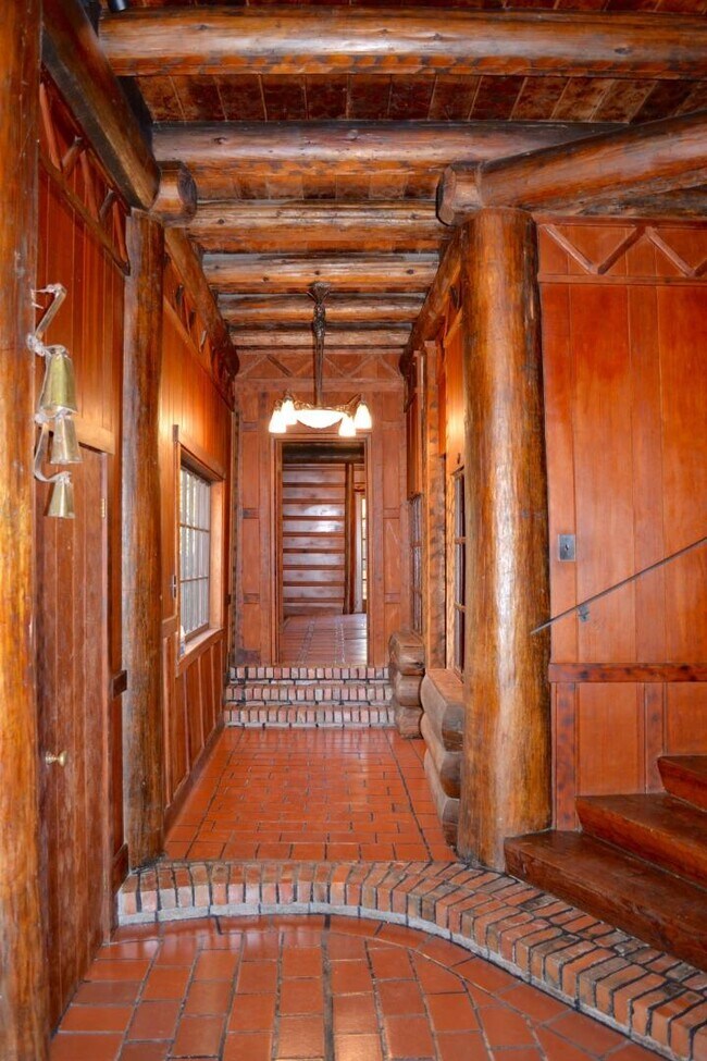 Building Photo - 3035 Canyon Rd
