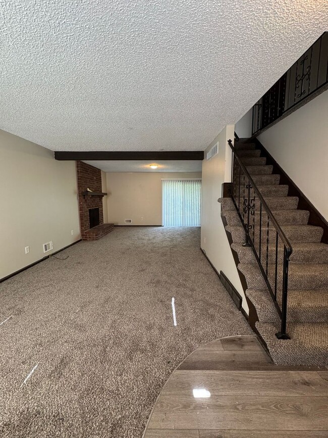 Building Photo - 311 Hawthorne Ct