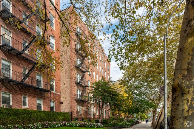 Foto del edificio - 82 E 7th St