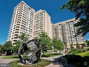 Building Photo - 5500 Friendship Blvd