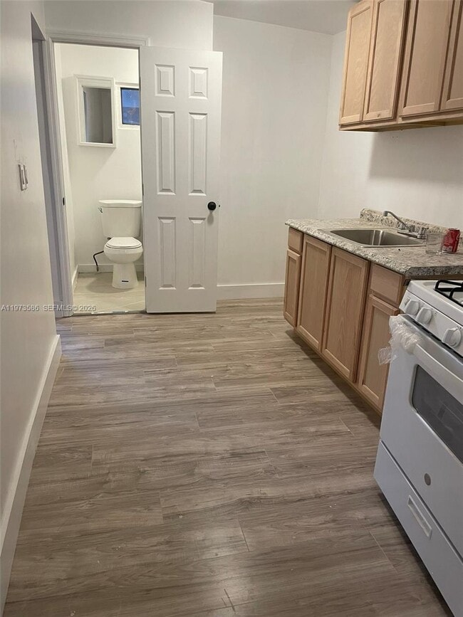 Foto del edificio - 746 NE 80th St