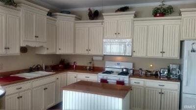 Building Photo - 7455 Hilltop Dr