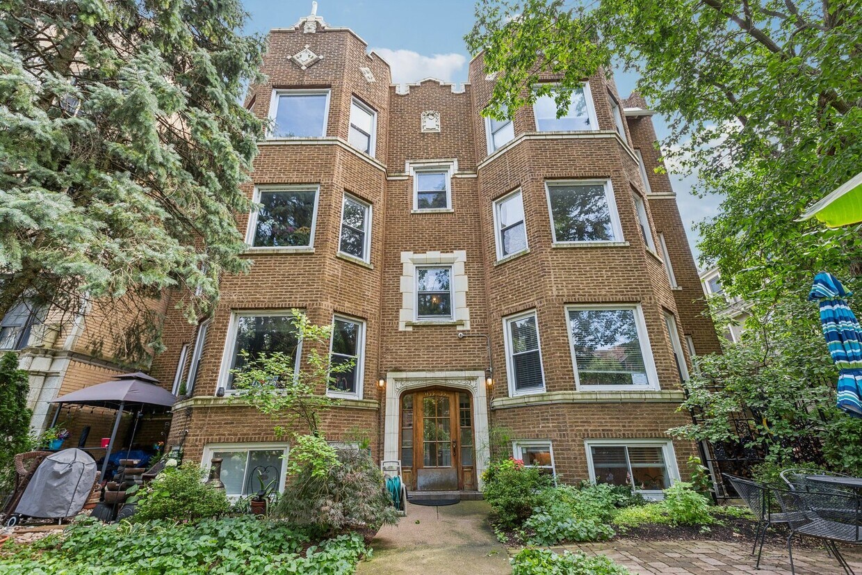 Primary Photo - 1135 W Farwell Ave