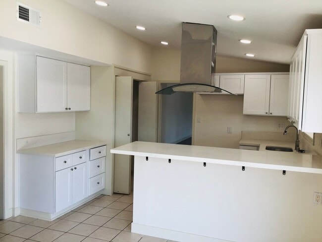 Building Photo - Remodeled Single-Level 3 Bedroom, 2 Bath w...