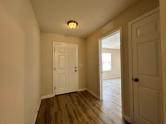 Foto del edificio - Pritchard Point - Three Bedroom Home