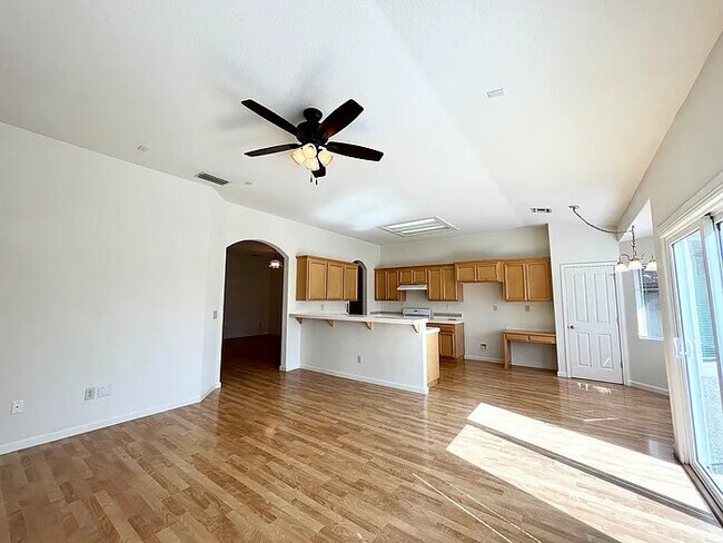 Foto del edificio - Beautiful One-Level Ranch-Style Home in Ro...